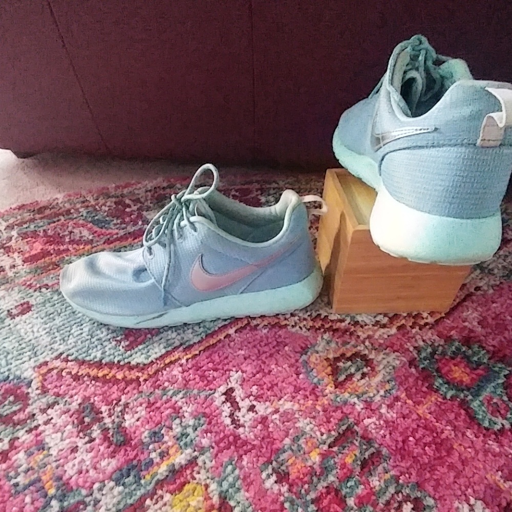 Euc Nike Roshe blue, size 7Youth